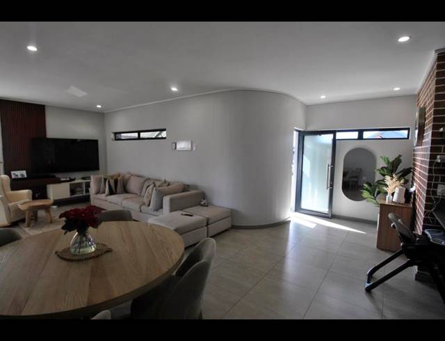 3 BEDROOM HOUSE FOR SALE IN NORTH RIDING